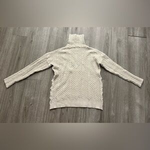 Women's Cream Cable Knit Turtleneck Sweater size XS